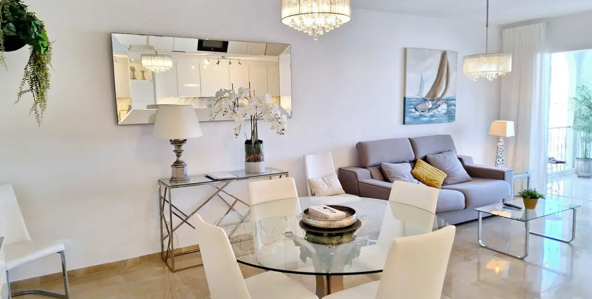 Sale of middle floor apartment in La Duquesa 6