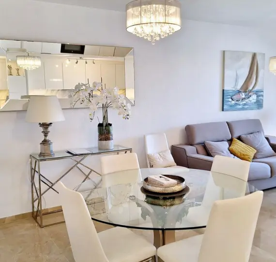 Sale of middle floor apartment in La Duquesa