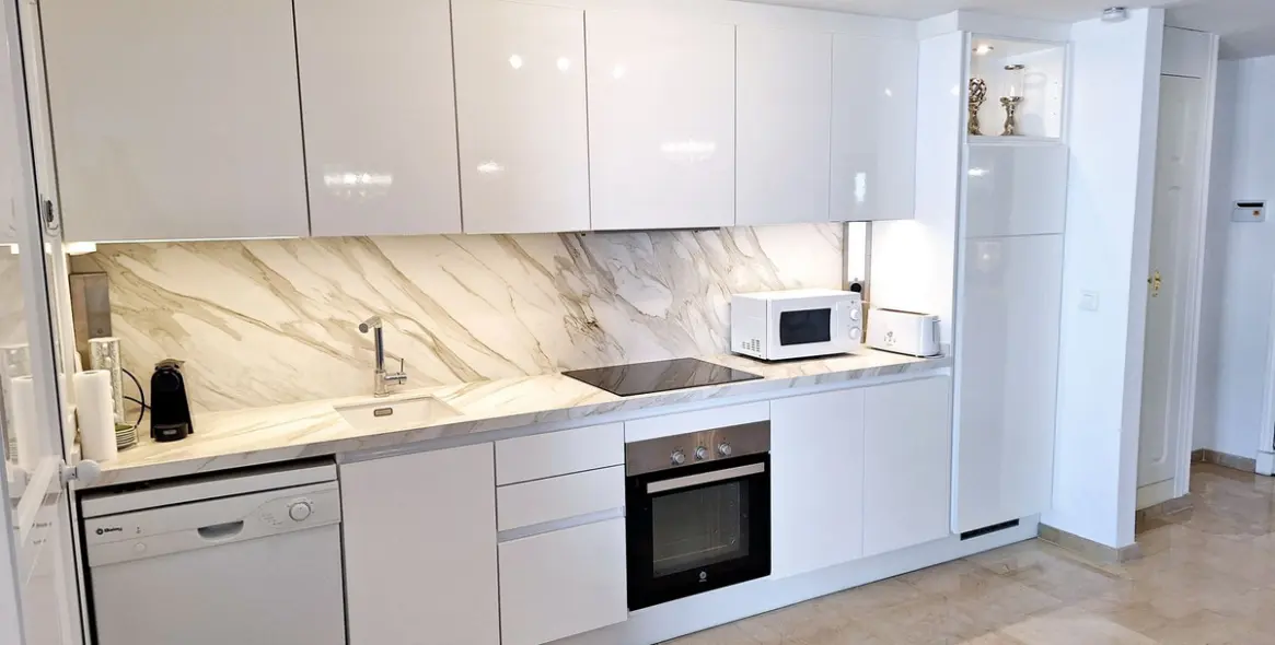 Sale of middle floor apartment in La Duquesa 10