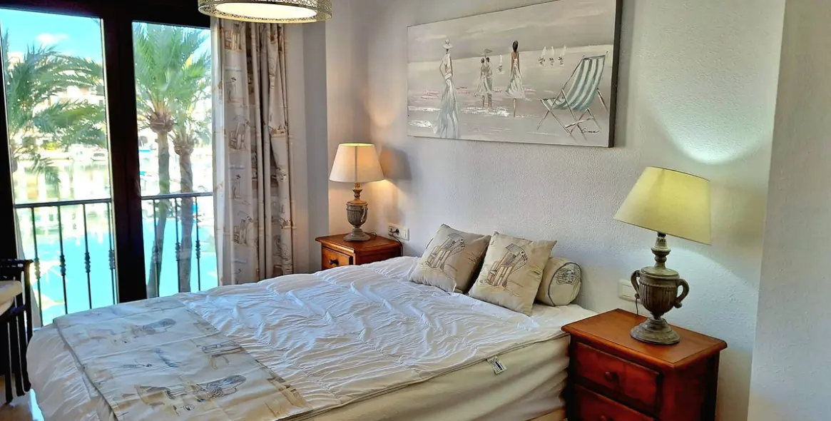 Sale of middle floor apartment in La Duquesa 12