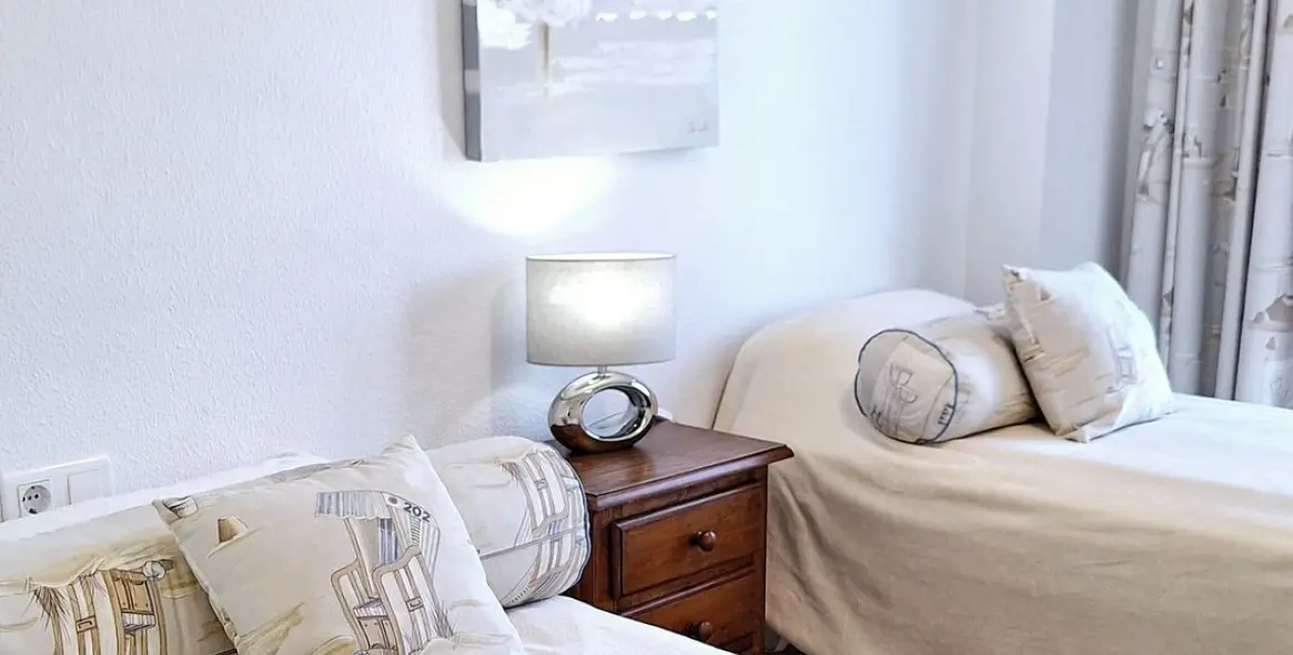 Sale of middle floor apartment in La Duquesa 19