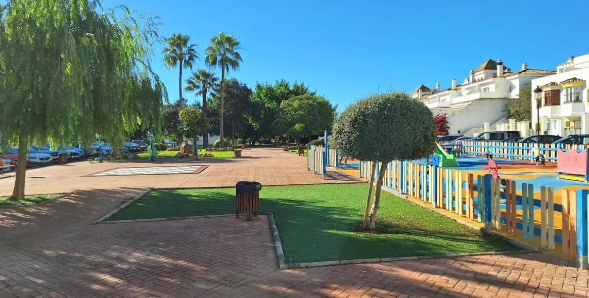 Sale of middle floor apartment in La Duquesa 22