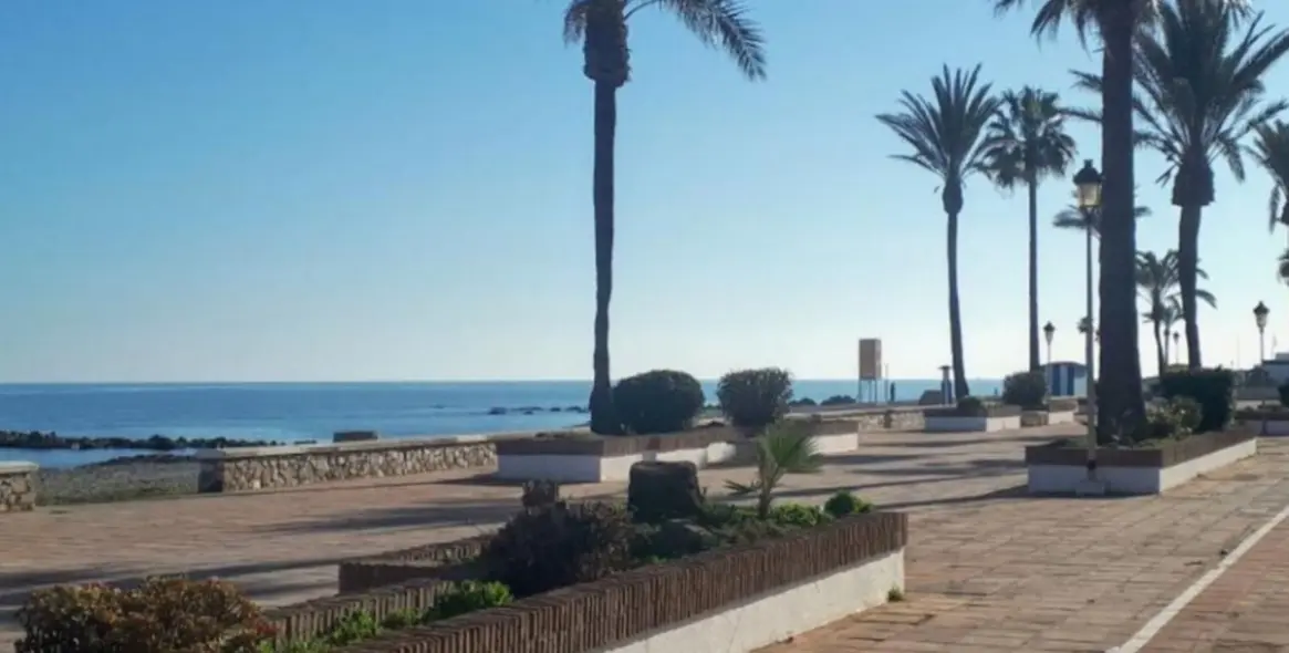 Sale of middle floor apartment in La Duquesa 26