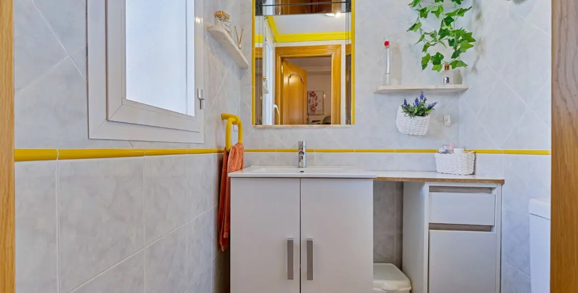 Sale of semi-detached house in Fuengirola 17