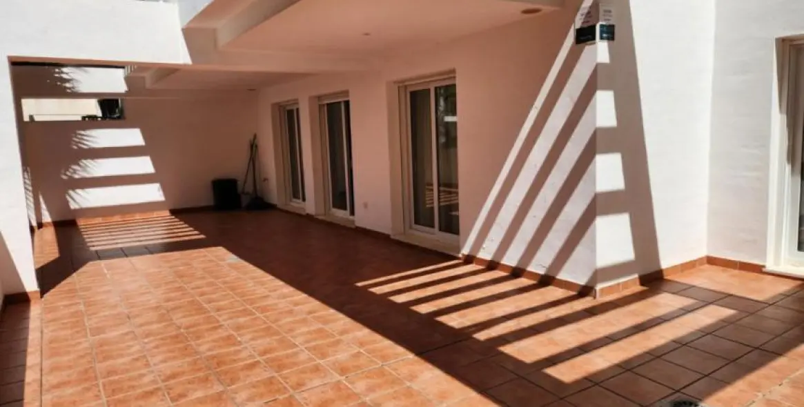 Продажа апартаментов на первом этаже в Torrequebrada 4