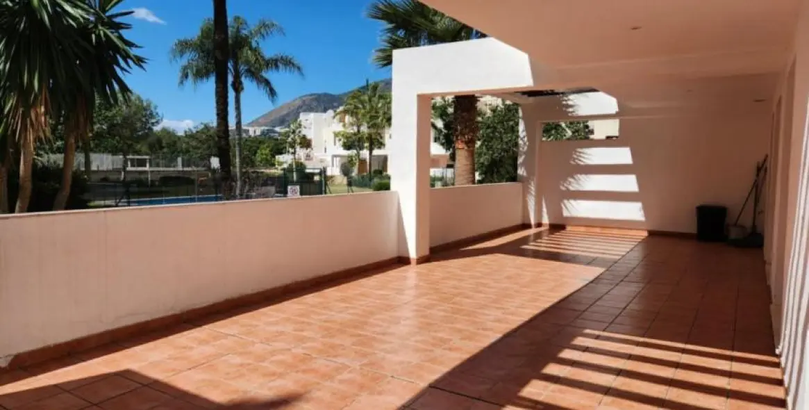 Продажа апартаментов на первом этаже в Torrequebrada 5