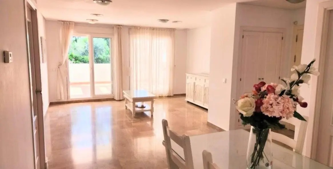 Продажа апартаментов на первом этаже в Torrequebrada 7