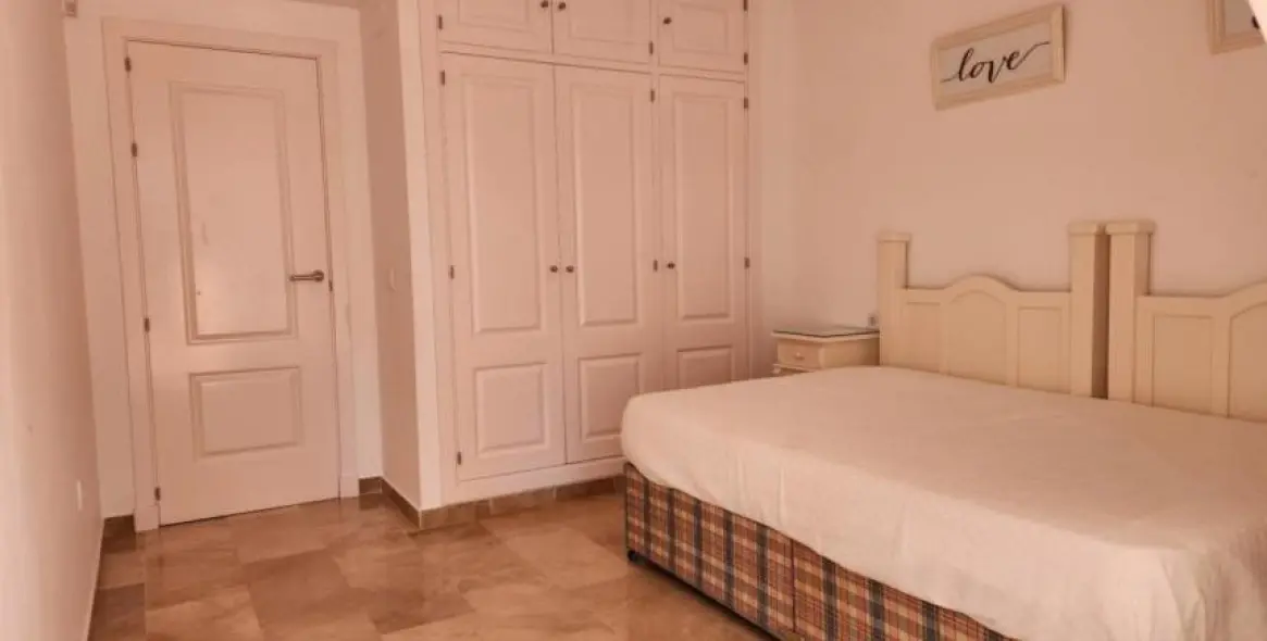 Продажа апартаментов на первом этаже в Torrequebrada 12