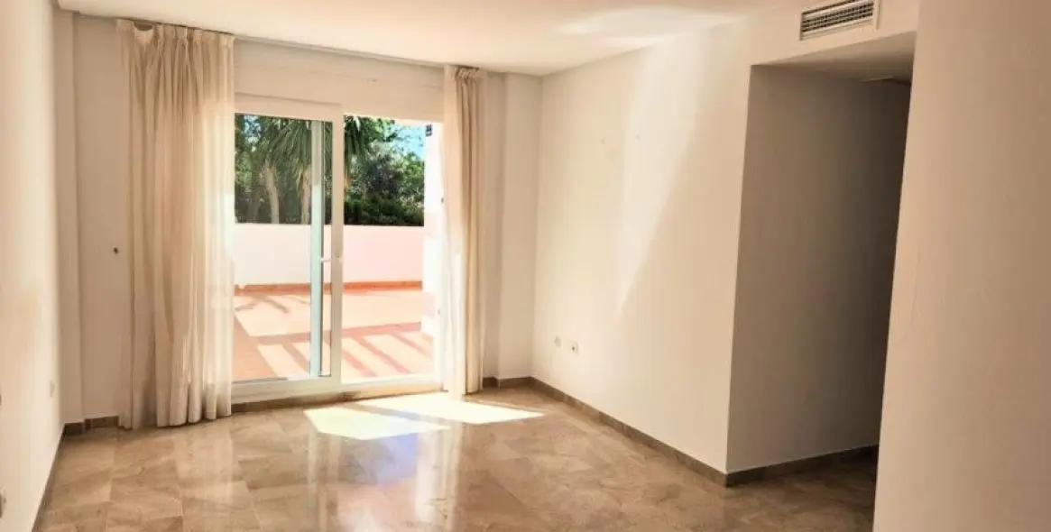 Продажа апартаментов на первом этаже в Torrequebrada 14