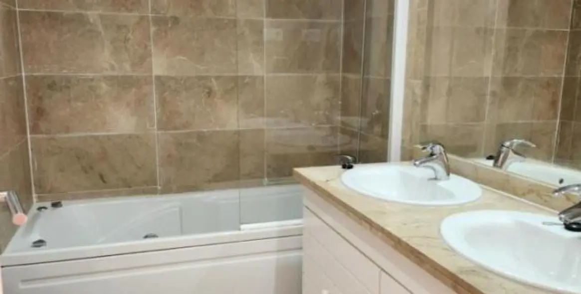 Продажа апартаментов на первом этаже в Torrequebrada 16