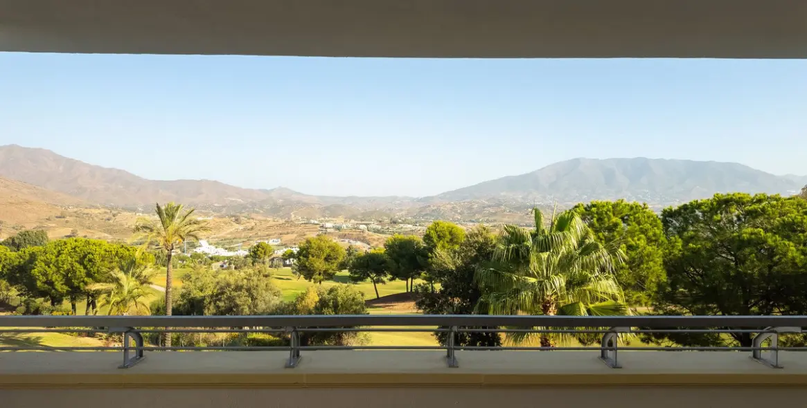 Sale of middle floor apartment in La Cala Golf 3