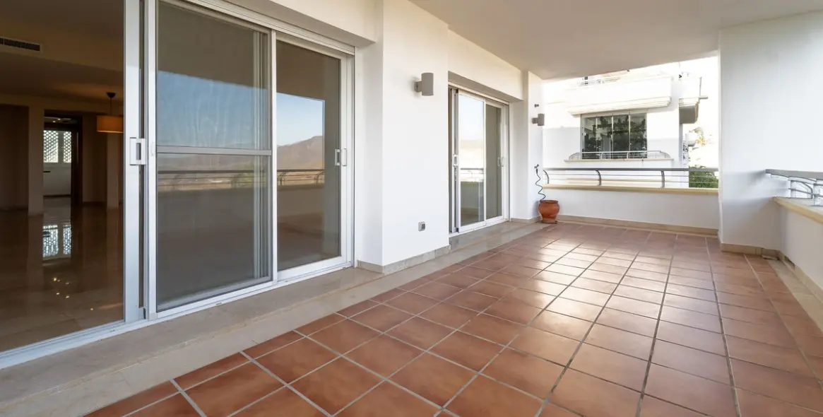 Sale of middle floor apartment in La Cala Golf 5