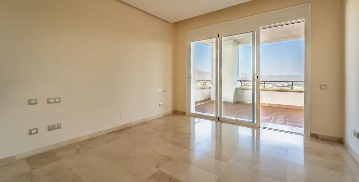Venta de apartamento en planta media en La Cala Golf 30