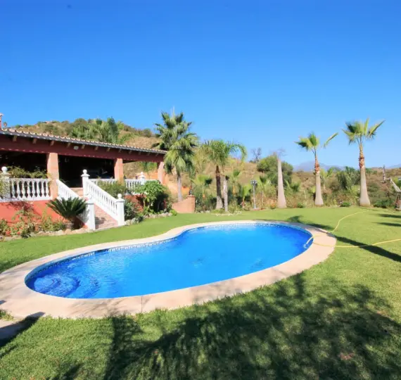 Sale of finca - cortijo in Monda