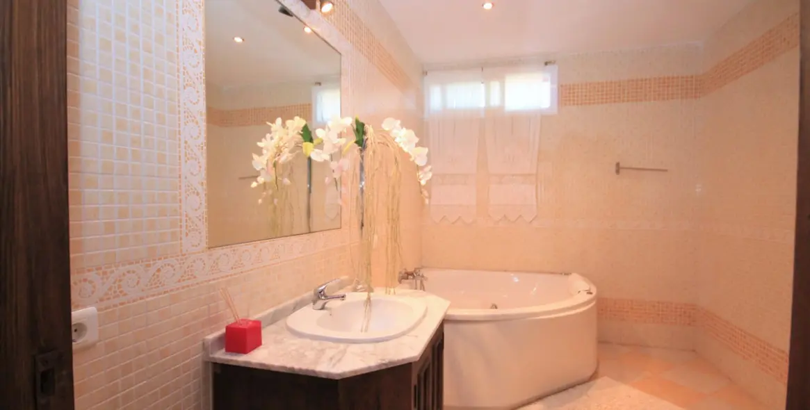 Sale of finca - cortijo in Monda 12