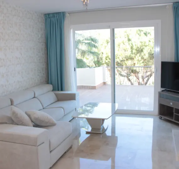 Продажа апартаментов на среднем этаже в Marbella