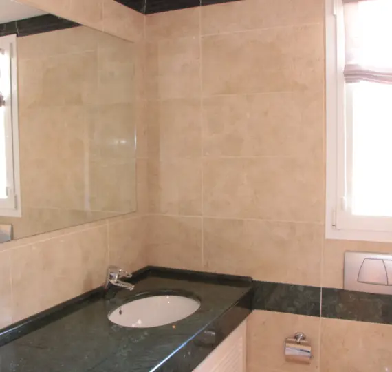 Продажа апартаментов на среднем этаже в Marbella