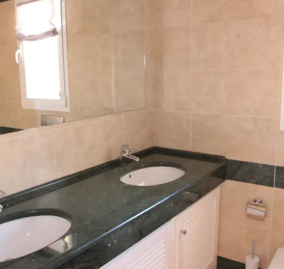 Продажа апартаментов на среднем этаже в Marbella