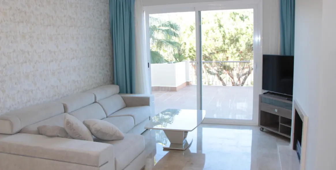 Venta de apartamento en planta media en Marbella 1