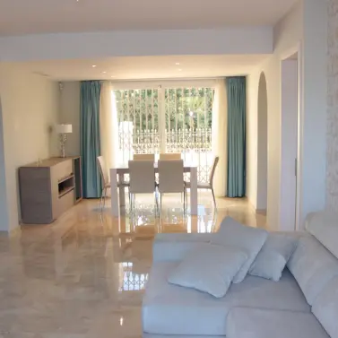 Sale of middle floor apartment in Marbella
