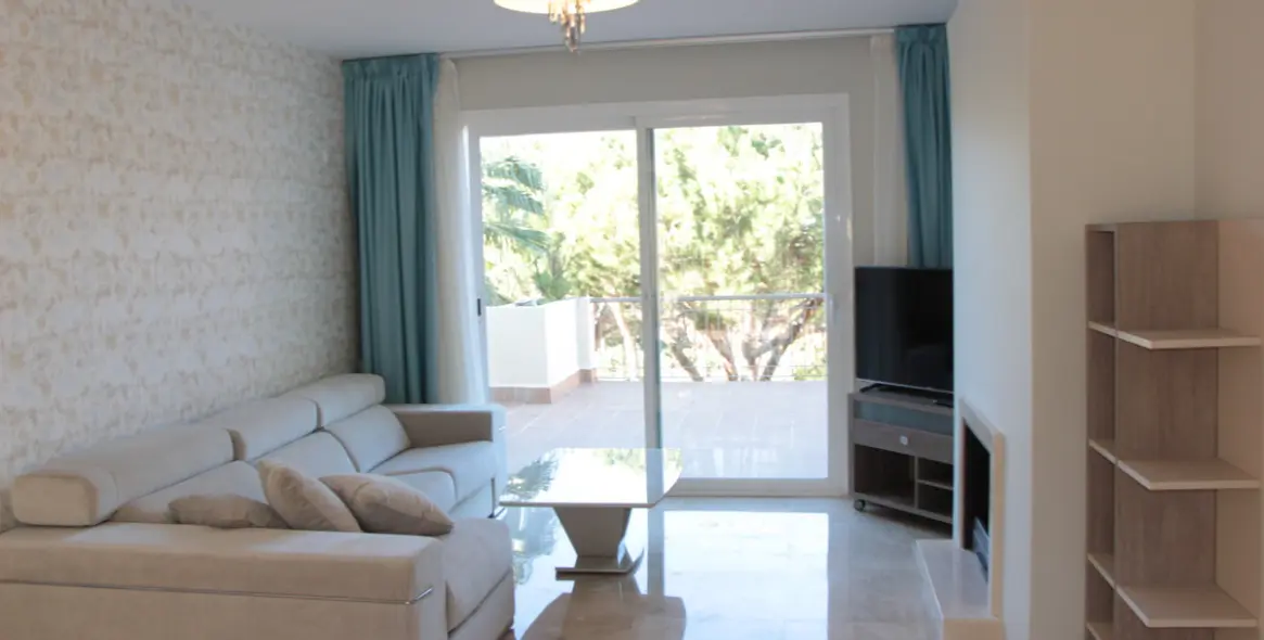 Venta de apartamento en planta media en Marbella 3