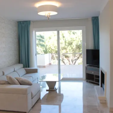 Sale of middle floor apartment in Marbella