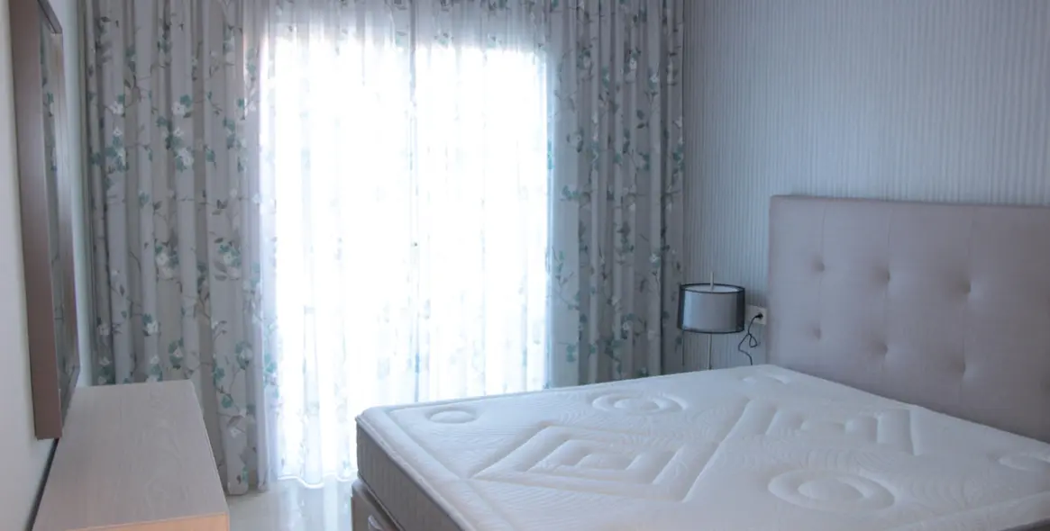 Venta de apartamento en planta media en Marbella 4