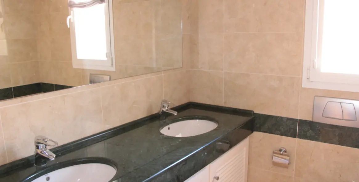 Venta de apartamento en planta media en Marbella 6