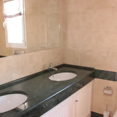 Sale of middle floor apartment in Marbella