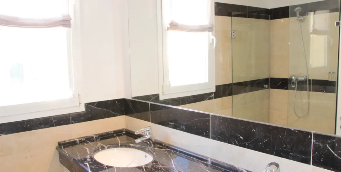 Venta de apartamento en planta media en Marbella 7