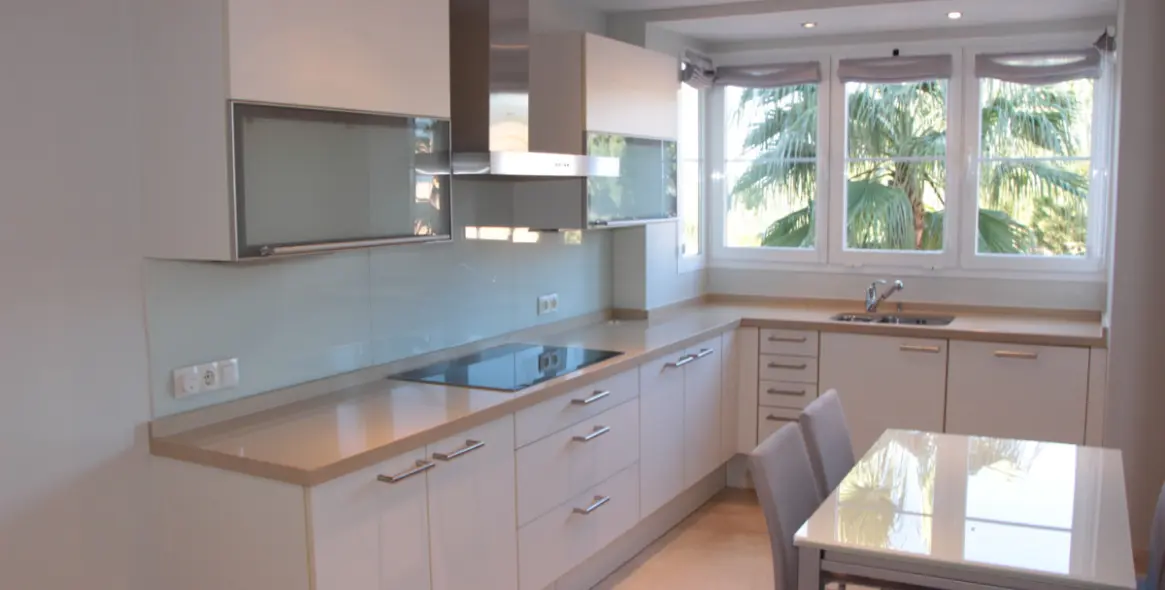 Venta de apartamento en planta media en Marbella 9