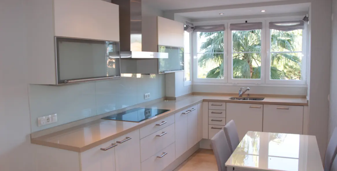 Venta de apartamento en planta media en Marbella 11