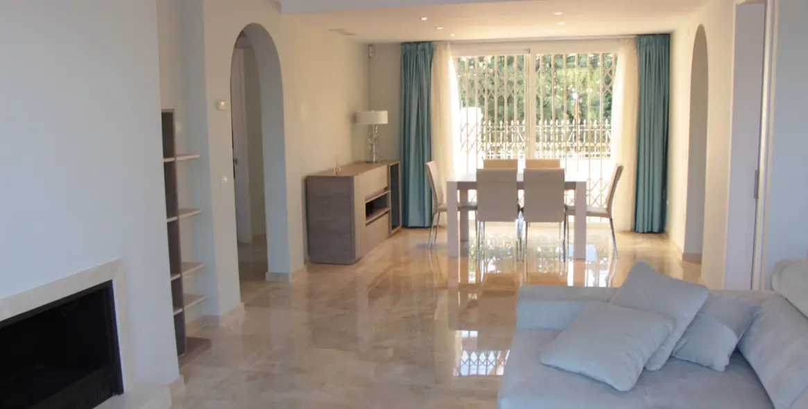 Venta de apartamento en planta media en Marbella 12