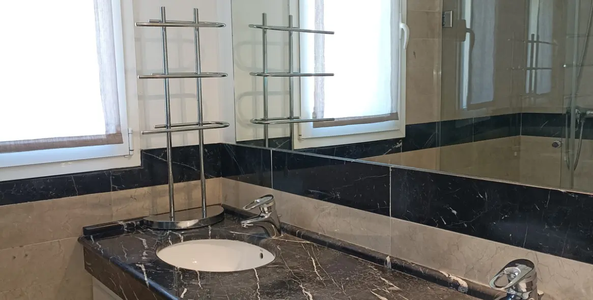 Venta de apartamento en planta media en Marbella 15