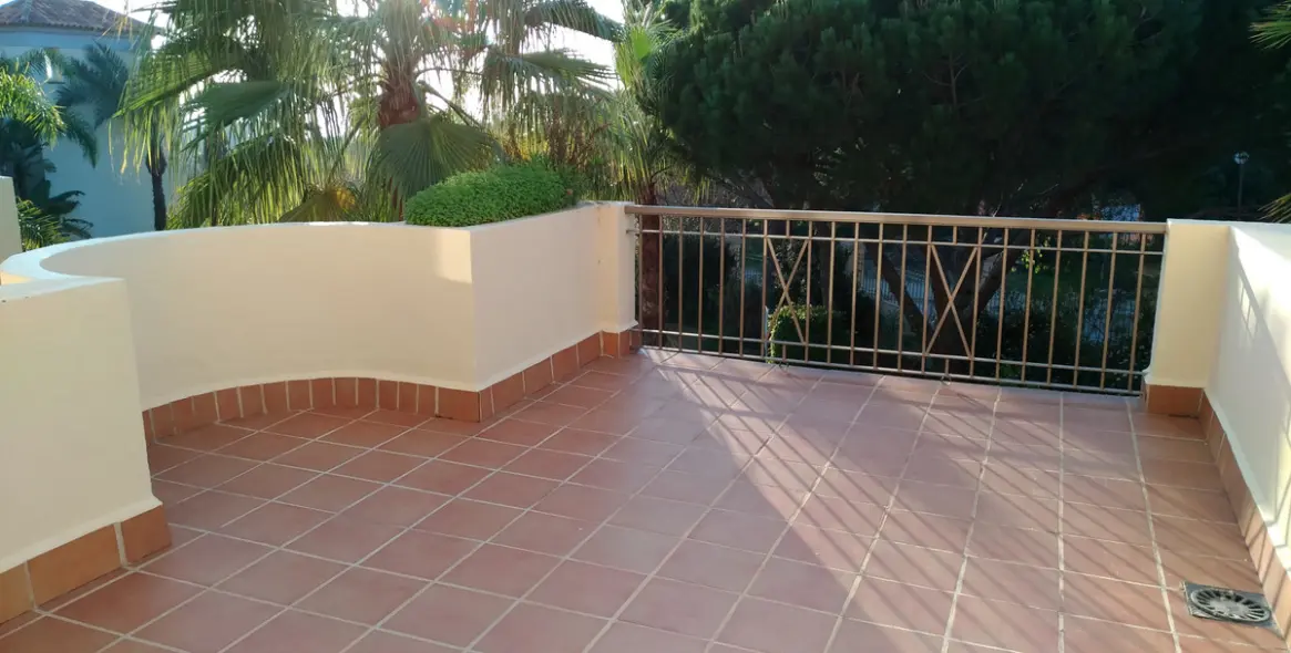 Venta de apartamento en planta media en Marbella 17