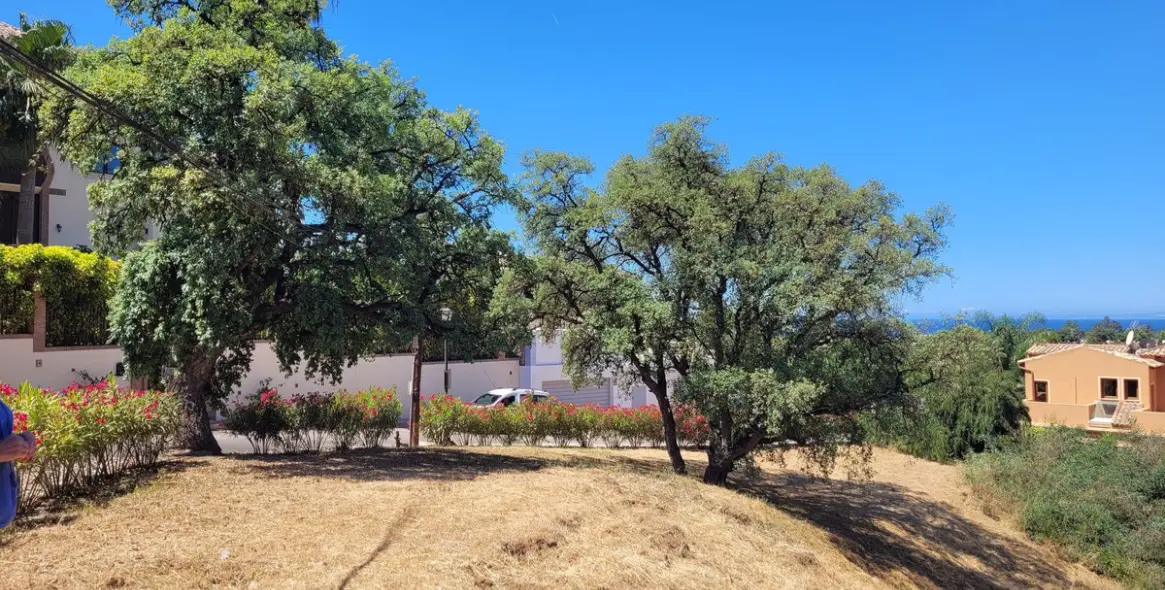 Продажа  жилого участка в Elviria 3