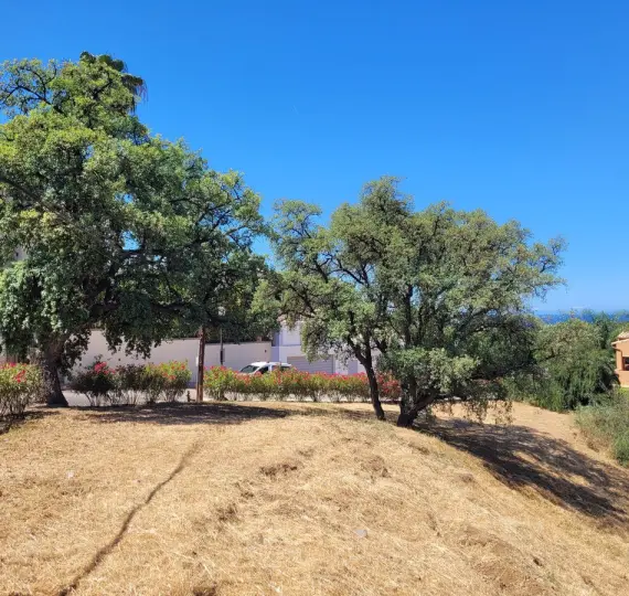 Venta de parcela residencial en Elviria