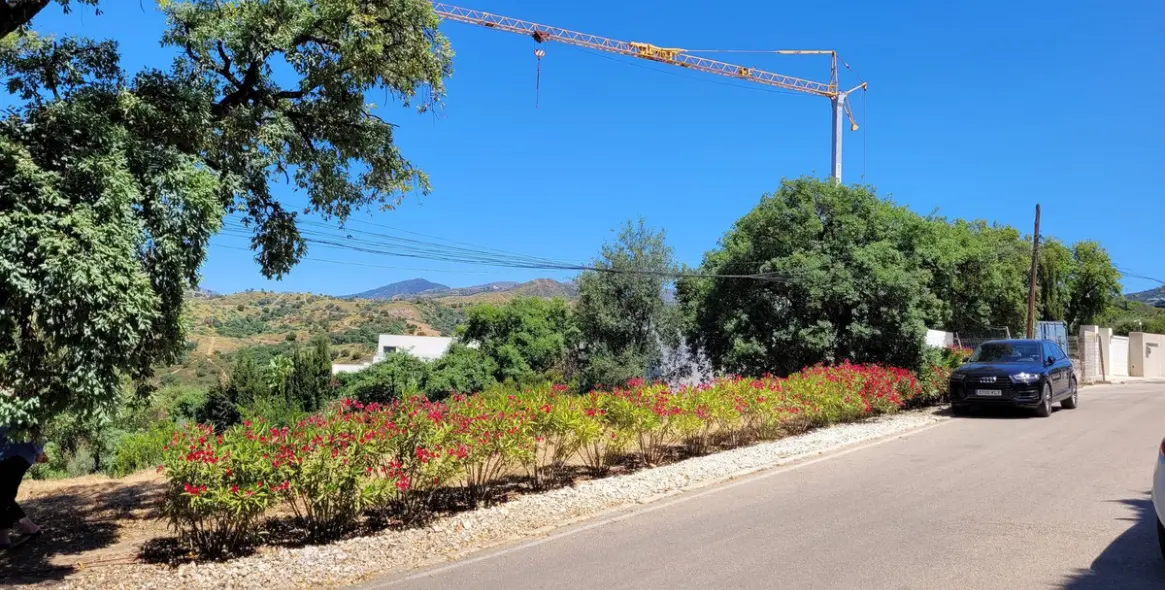 Продажа  жилого участка в Elviria 4