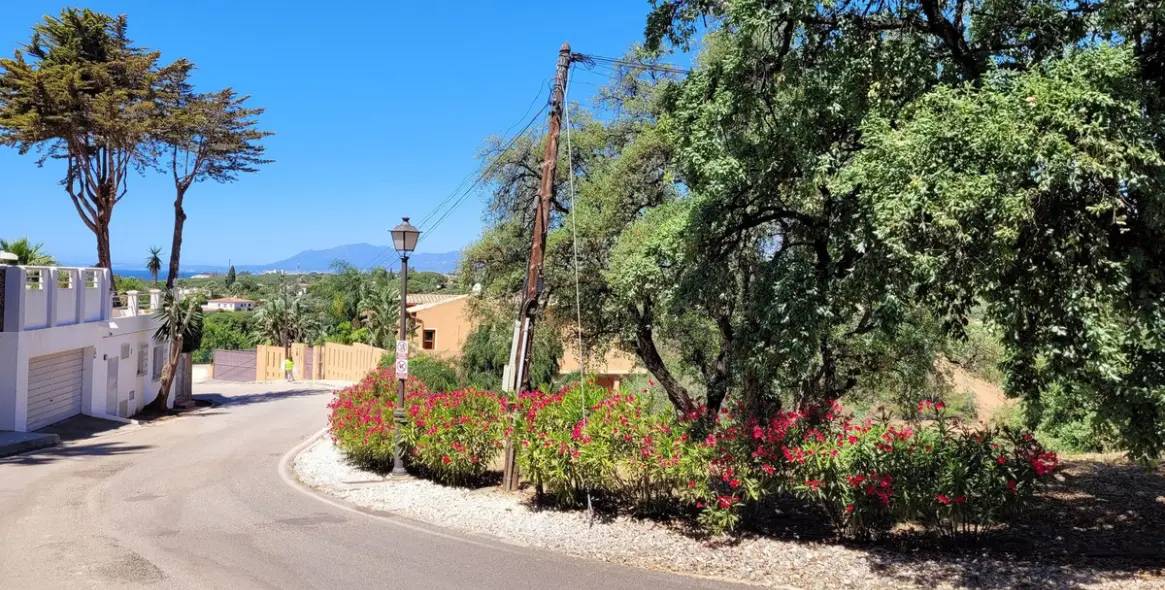 Продажа  жилого участка в Elviria 5