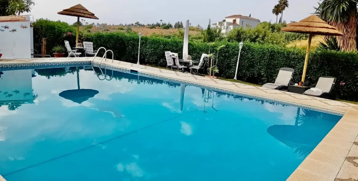 Sale of townhouse in Estepona 1