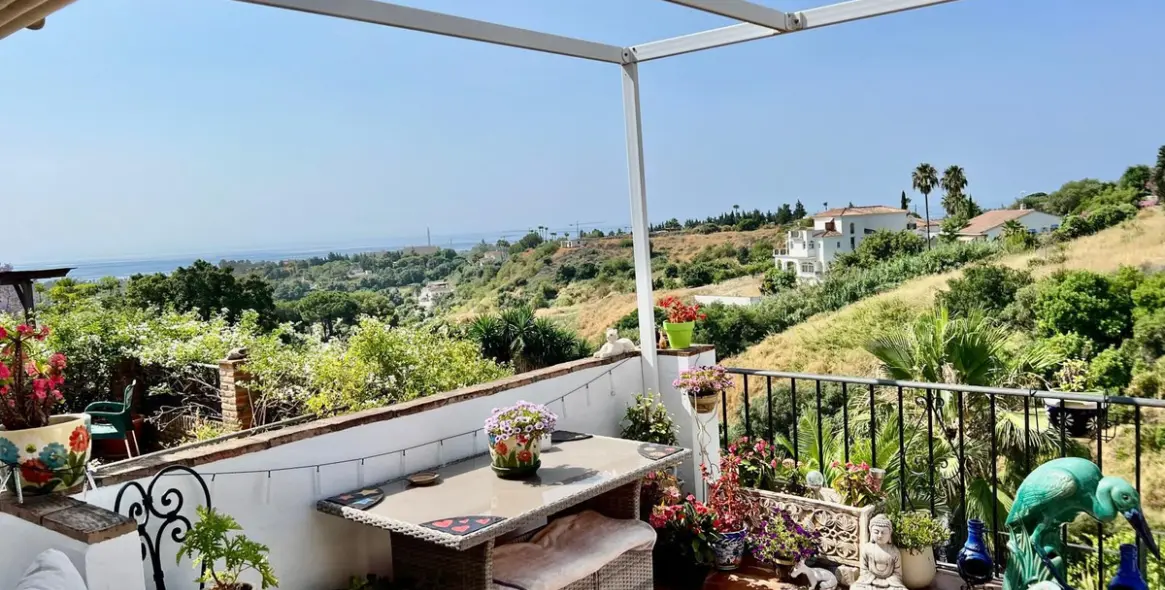 Sale of townhouse in Estepona 2