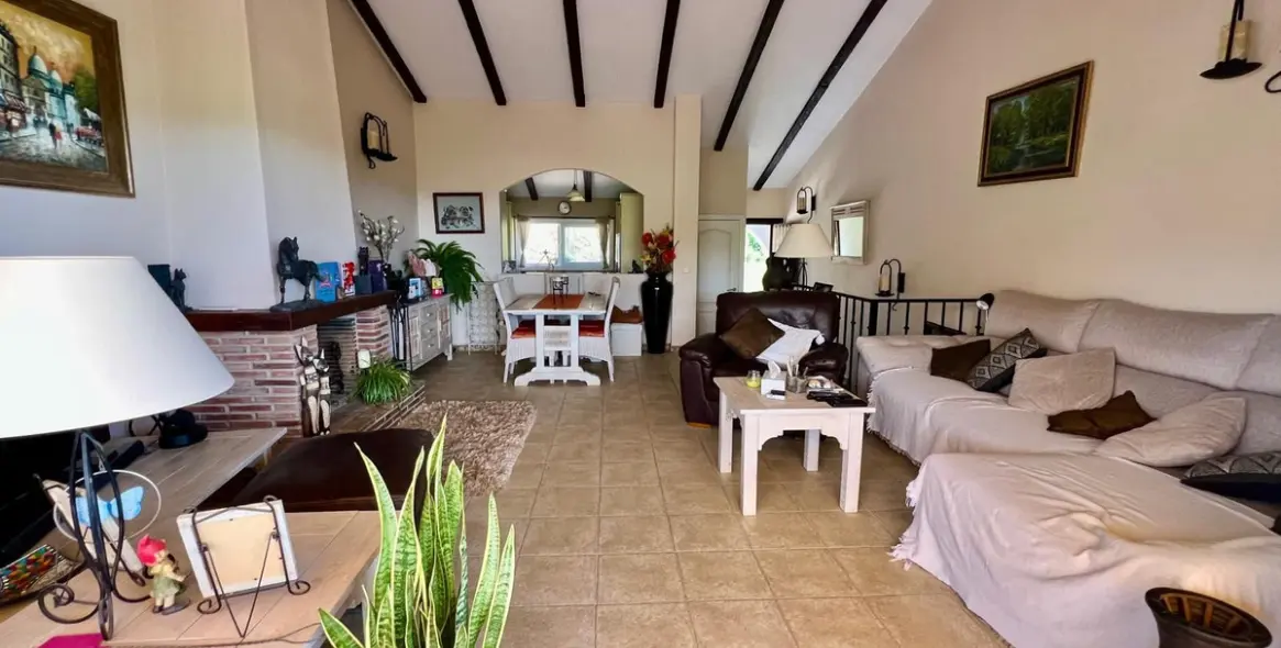 Sale of townhouse in Estepona 4