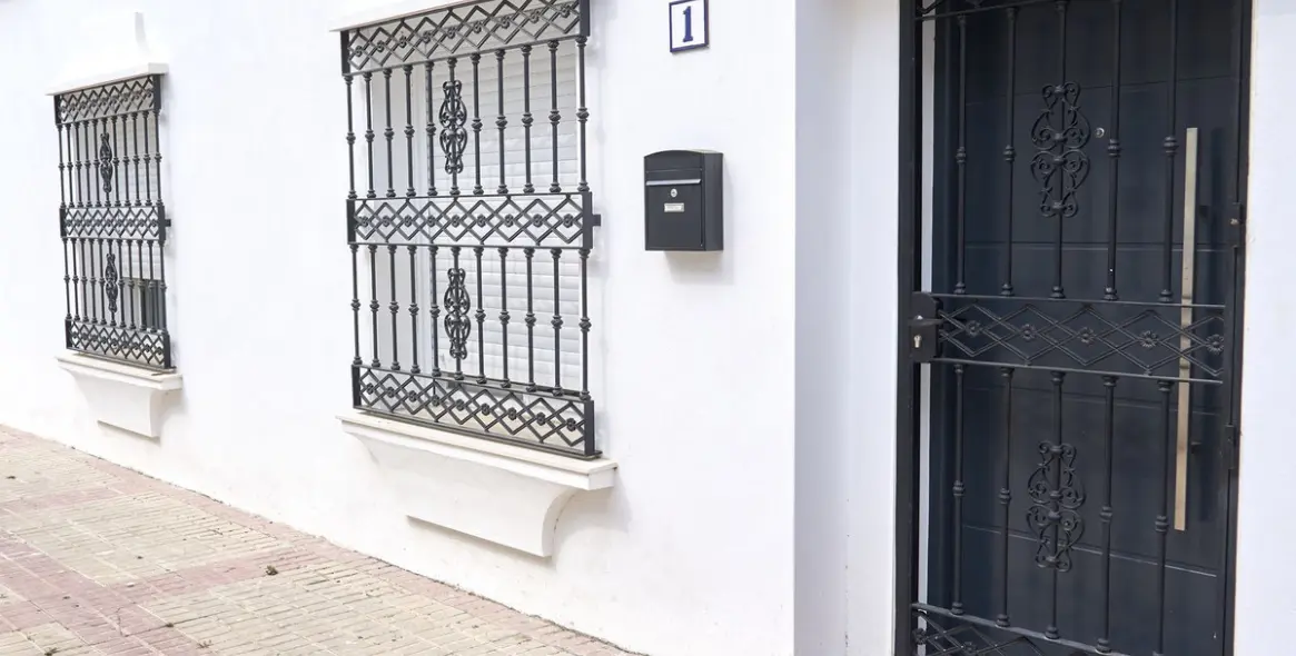 Продажа апартаментов на первом этаже в Estepona (район Estepona) 1