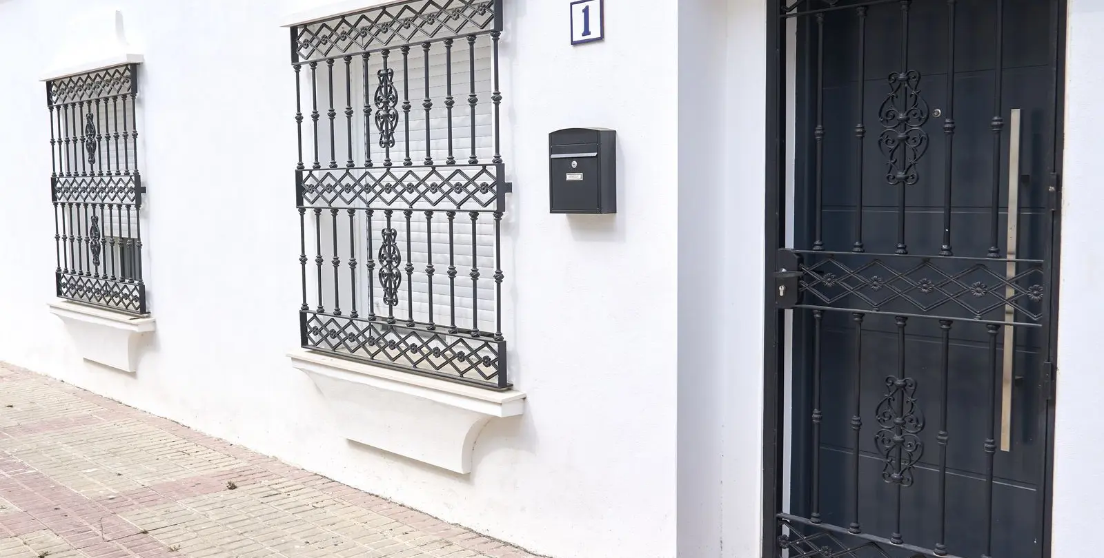 Продажа апартаментов на первом этаже в Estepona 1
