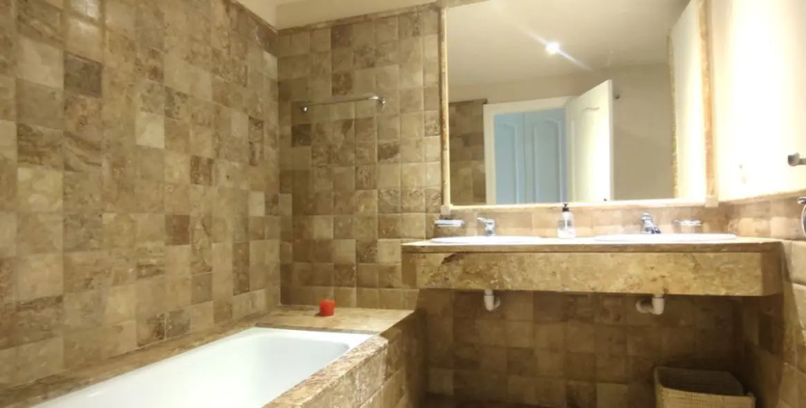 Sale of middle floor apartment in Atalaya 23