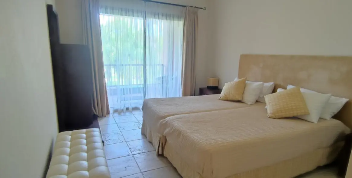 Sale of middle floor apartment in Atalaya 25