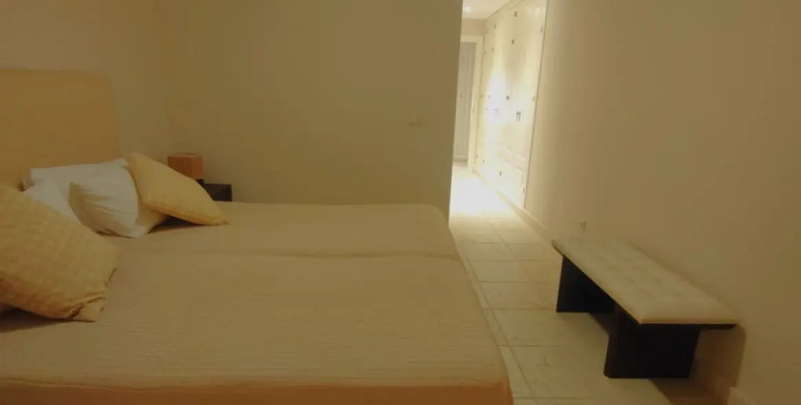 Sale of middle floor apartment in Atalaya 26