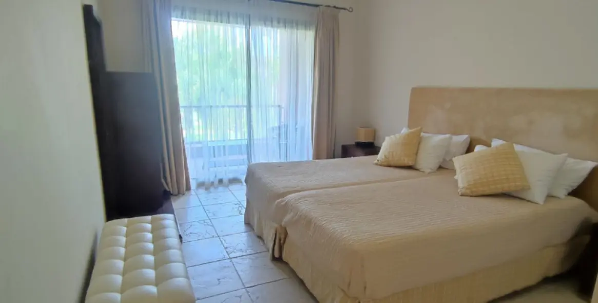 Sale of middle floor apartment in Atalaya 27