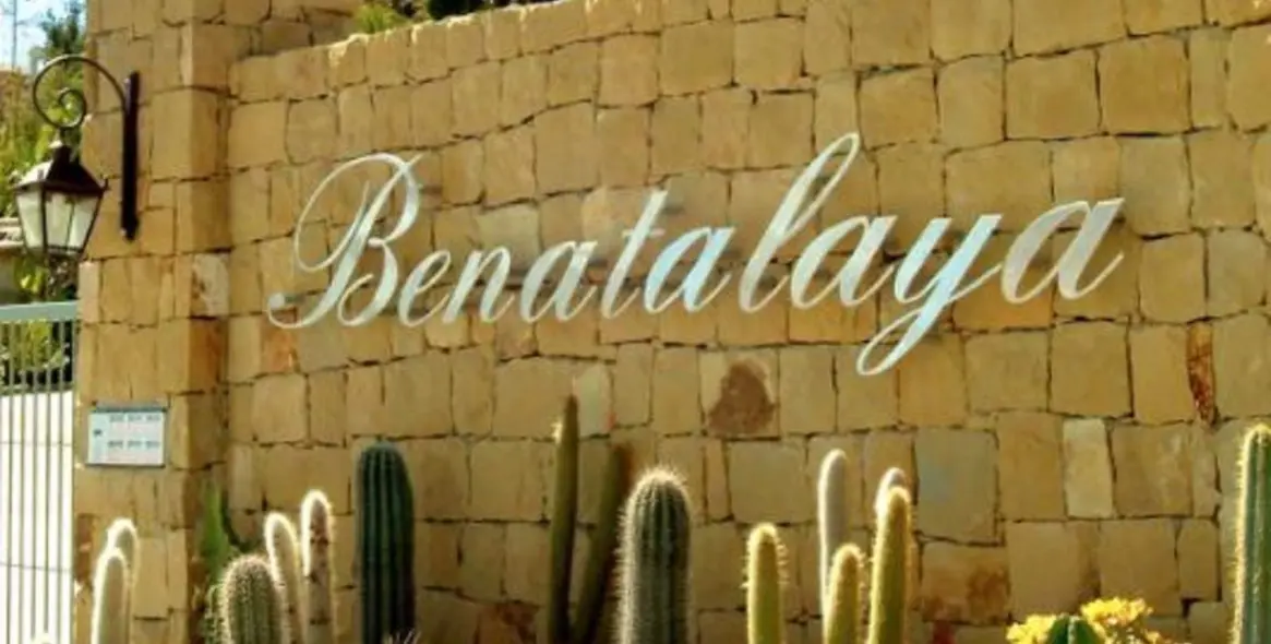 Sale of middle floor apartment in Atalaya 32