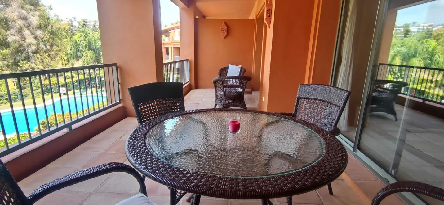 Sale of middle floor apartment in Atalaya 4